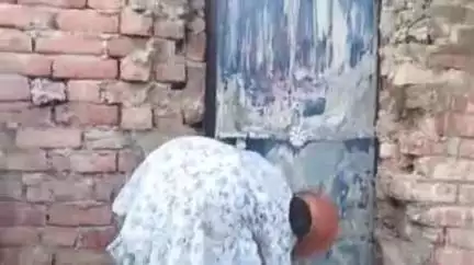 फतेहपुर: सौरा में हाइवे की तरफ दरवाजा खोलकर कब्जा, पीड़ित ने चौकी पुलिस पर आरोप लगाकर DM से की शिकायत