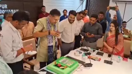 ফরিদপুর দুর্গাপুর: ৪২ বছর পর বিশ্বকাপ জয়ী দলের সদস্য কীর্তি আজাদ পালন করলেন দুর্গাপুর মহকুমা শাসকের দপ্তরে