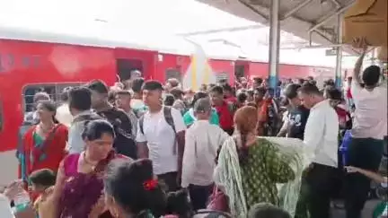 सिवान: लोहित एक्सप्रेस में मोबाइल झपटमारी, आरपीएफ ने दो अपराधियों को किया गिरफ्तार