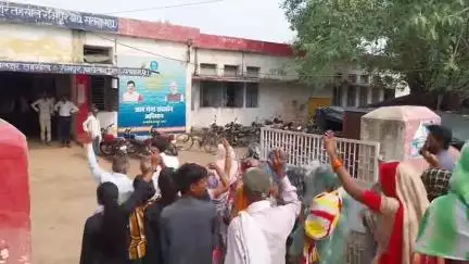 रामपुर बघेलान: नरसिंहपुर: रास्ता विवाद को लेकर ग्रामीणों ने तहसील कार्यालय में ज्ञापन सौंपा, अवैध कब्जा हटाने की मांग
