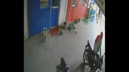 अमरपुर: अमरपुर बस स्टैंड से बाइक चोरी, चोरी की घटना सीसीटीवी में कैद