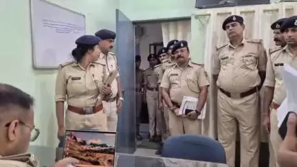 मोतिहारी: मोतिहारी के एसपी ने नगर थाना का निरीक्षण कर कांड की की समीक्षा