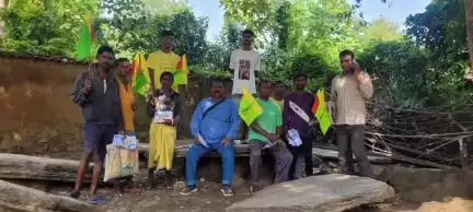 नोआमुंडी: चाईबासा में 29 जून को होने वाली जनसभा को सफल बनाने के लिए लोकतांत्रिक संघर्ष मोर्चा के कार्यकर्ताओं का दौरा जारी