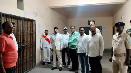 धनबाद/केंदुआडीह: कोहिनूर मैदान स्थित जिला निर्वाचन पदाधिकारी ने EVM वेयरहाउस का किया निरीक्षण