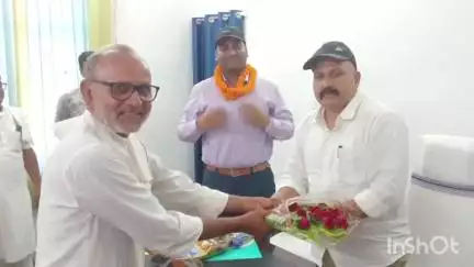 उदाकिशुनगंज: उदाकिशुनगंज के नए अनुमंडल पदाधिकारी पंकज घोष ने बुधवार को पदभार ग्रहण किया