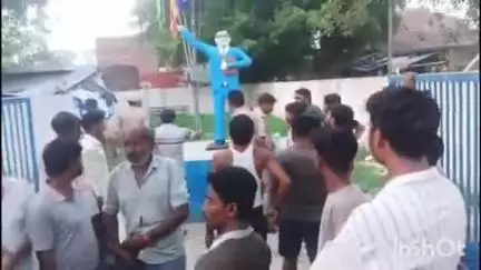 दातागंज: हजरतपुर में अंबेडकर प्रतिमा तोड़ने की सूचना पर ग्रामीणों ने किया हंगामा