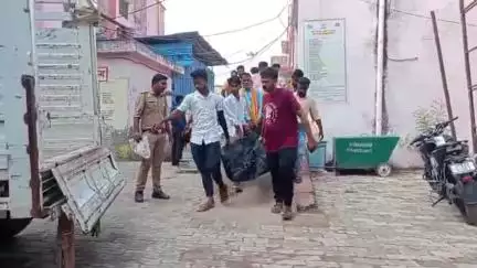देेेवरिया: रुद्रपुर-पिडरा मार्ग पर पिकअप की टक्कर से फेरी वाले की हुई मौत, वह बिहार का रहने वाला था