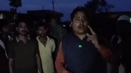 लोहरदगा: मन्हो चौक में तेज रफ्तार बाइक की टक्कर से 1 की मौत, 1 गंभीर, ग्रामीणों ने स्पीड ब्रेकर की मांग को लेकर किया सड़क जाम