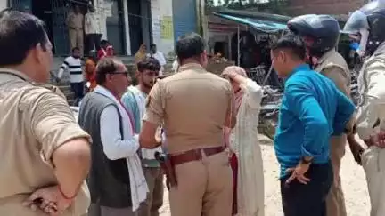 सकलडीहा: सकलडीहा कस्बा में टप्पेबाजों ने एक लाख रुपए का झांसा देकर ₹20,000 का लगाया चूना