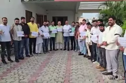 हरिद्वार: आपातकाल के 50 वर्ष होने पर भाजपाइयों ने जगजीतपुर स्थित जिला BJP कार्यालय पर हाथों पर काली पट्टी बांधकर मनाया काला दिवस