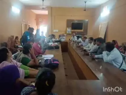 थांदला: धरती आबा जनभागीदारी अभियान के तहत ग्राम पंचायत खवासा में शिविर आयोजित