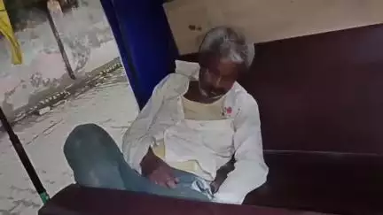 एटा: गांव मिर्जापुर सई समीप साइकिल से टकराई बाइक, दो लोगों सहित तीन हुए घायल, दो की हालत गंभीर, M.C. से हायर सेंटर रेफर