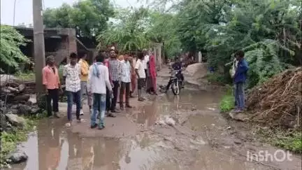 मावली: घासा के गमेती बस्ती में कीचड़ की समस्या से परेशान होकर ग्रामीणों ने किया विरोध-प्रदर्शन #jansamasya