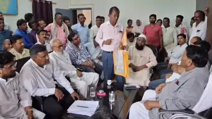 कैरो: कैरो में विधायक डॉ. रामेश्वर उराँव ने सुनी जनता की समस्याएं, कई मामलों का मौके पर ही किया समाधान