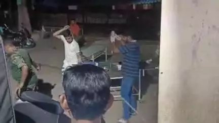 प्रतापगढ़: छैवा पुल, पृथ्वीगंज के पास बाइक और कार की टक्कर में दो लोग घायल, जिला अस्पताल में भर्ती