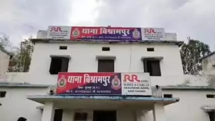सूरजपुर: कट्टे की नोक पर टीचर से सोने की चेन लूटी, सूरजपुर में पति के साथ इवनिंग वॉक पर निकली थी; चेन लूटकर भागे बदमाश