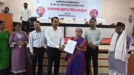 यवतमाळ: आणीबाणीच्या 50 वर्षानिमित्त जिल्हाधिकारी कार्यकाय येथे मुख्यमंत्र्यांच्या सन्मानपत्राचे वितरण