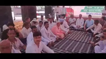 महाराजा गंगा सिंह चौक पर सिंचाई पानी की मांग को लेकर किसानों का अनिश्चितकालीन धरना जारी
