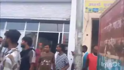 संभल: हयात नगर इलाके में चामुंडा के नजदीक बुलडोजर से समाजवादी पार्टी का बोर्ड हटाया, पड़ोसियों ने आरोप लगाया