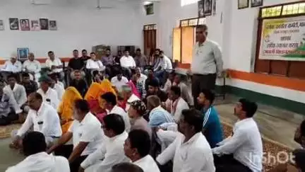 मावली: मावली में ब्लॉक कांग्रेस कमेटी ने जन समस्याओं के निस्तारण के लिए एसडीएम को दिया ज्ञापन
