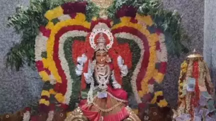 காரியமங்கலம்: மோதூர் கிராமத்தில்  மாரியம்மன் கோவில் திருவிழா