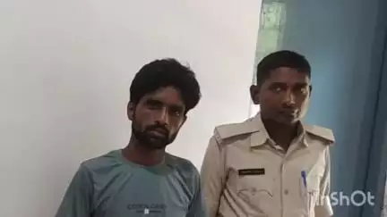 मधेपुरा: नगर परिषद क्षेत्र के वार्ड नंबर 9 से चोरी के मामले में फरार अभियुक्त विजय कुमार ठाकुर को पुलिस ने किया गिरफ्तार