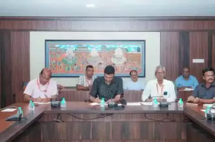 ପୁରୀ ମ୍ୟୁନିସିପାଲଟି: ଶୃଙ୍ଖଳିତ ରଥଯାତ୍ରା ଲାଗି ଶ୍ରୀ ମନ୍ଦିର କାର୍ଯ୍ୟାଳୟ ରେ ଶ୍ରୀ ମନ୍ଦିର ମୁଖ୍ୟ ପ୍ରଶାସକ ଙ୍କ ଅଧକ୍ଷତା ରେ ବୈଠକ ଅନୁଷ୍ଠିତ l