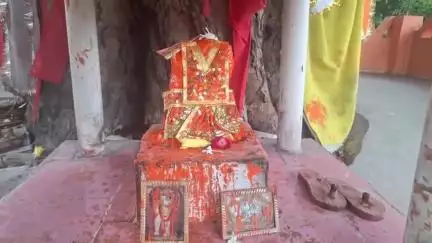 कन्नौज: कन्नौज शहर के संयोगिता मार्ग पर स्थित बाबा ब्रह्मदेव का यह सिद्ध स्थान, हनुमान जी भी साथ में विराजमान हैं