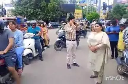 हरिद्वार: हल्की बारिश में रानीपुर मोड़ पर जलभराव से निपटने के लिए मेयर किरण जैसल ने किया निरीक्षण