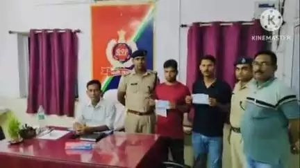 बक्सर: डुमरांव रेलवे स्टेशन से दो टिकट दलाल गिरफ्तार, जरूरतमंदों को ज्यादा पैसों में बेचकर कमाते थे मुनाफा