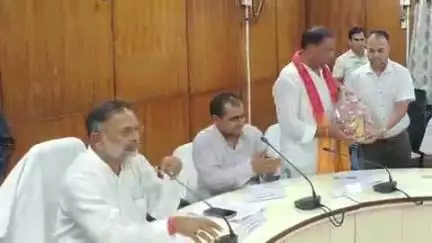 करौली: ऊर्जा मंत्री ने कलेक्ट्रेट में अधिकारियों के साथ की समीक्षा बैठक, सरकार ने विद्युततंत्र को मजबूती देने का दृष्टिकोण रखा