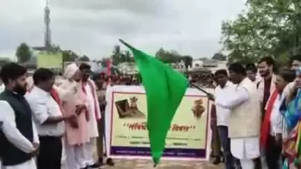 राजिम: आपातकाल की 50वीं वर्षगांठ पर गरियाबंद में छायाचित्र प्रदर्शनी का आयोजन, विधायक रोहित साहू ने किया अवलोकन