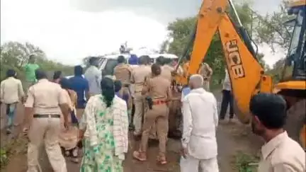बदनापूर: बदनापूर येथील गायरानात गट क्रमांक 189 मध्ये उपोषण करणाऱ्या उपोषणकर्त्यांना बदनापूर पोलिसांनी घेतले ताब्यात