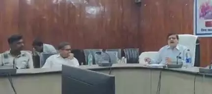 टीकमगढ़: उल्लास नवभारत साक्षरता कार्यक्रम के लिए जिला पंचायत सभा कक्ष में समीक्षा बैठक आयोजित
