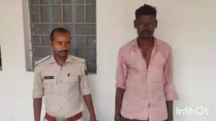 मधेपुरा: सदर थाना पुलिस ने वार्ड नंबर 9 से फरार वारंटी शराबी अभियुक्त महेश शाह को गिरफ्तार कर न्यायालय में पेश किया