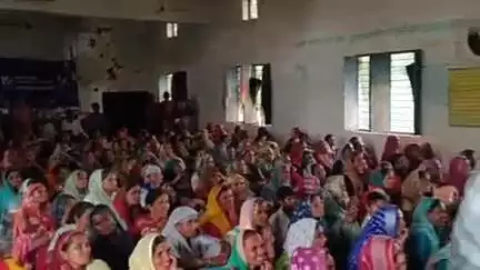 झौथरी: झौंथरी में कालिका पेट्रोलिंग यूनिट ने महिलाओं को आत्म सुरक्षा एवं साइबर फ्रॉड से बचाव की जानकारी दी