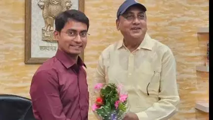 जगदीशपुर: उप महापौर डॉ. सलाउद्दीन अहसन ने भागलपुर के नए नगर आयुक्त श्री शुभम कुमार का बुके देकर किया स्वागत
