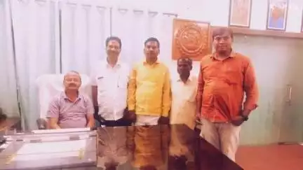घुघरी: घुघरी भाजपा मंडल अध्यक्ष ने भोपाल में प्रभारी मंत्री से की जनसमस्याओं पर चर्चा, मंत्री ने दिया आश्वासन