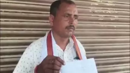 डलमऊ: बारिन मजरे के अम्बारा मथई गांव में मजदूरों के साथ धान की रोपाई करने जा रहे किसान के साथ दबंगों ने की मारपीट