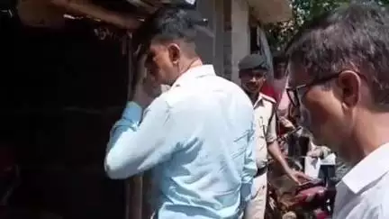 गोगरी: डीएम ने गोगरी प्रखंड के पंचायतों में योजनाओं का किया औचक निरीक्षण, लापरवाही पर कड़ी कार्रवाई के दिए निर्देश