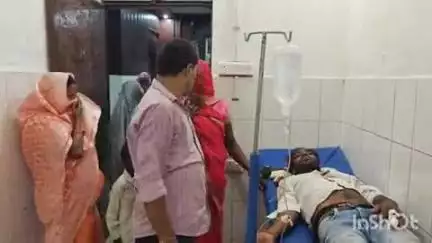 बिंदकी: बिंदकी कस्बे के ललौली रोड और भवानीपुर गांव के समीप दो अलग-अलग स्थानों पर हुई दो मार्ग दुर्घटनाओं में चार लोग घायल