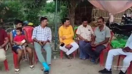 पट्टी:शेखपुर अधारगंज में विपिन सिंह के पिताजी की वार्षिकी में एवं ग्राम बाहूपुर में विकास सिंह की माताजी की  तेरहवीं में पहुंचकर जताई शोक संवेदना।