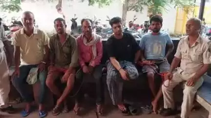 मुशहरी: उत्पाद विभाग ने ज़िले से 5 शराबियों को किया गिरफ्तार, न्यायालय ने 2 को दी बेल, 3 को भेजा जेल