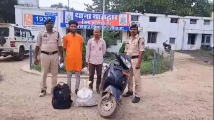 बाराद्वार पुलिस ने 120 पाव देशी प्लेन शराब के साथ 2 आरोपियों को गिरफ्तार किया, परिवहन में प्रयुक्त स्कूटी जब्त