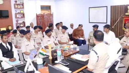 कोडरमा: पुलिस अधीक्षक ने न्यायालय की सुरक्षा को लेकर समीक्षा बैठक की, दिशा निर्देश दिए