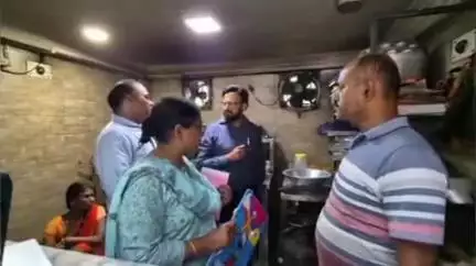 गुमला: मानसून में खाद्य सुरक्षा को लेकर जिला प्रशासन सख्त, गुमला के कई रेस्टोरेंट पर जुर्माना व नोटिस जारी