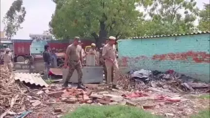 गाज़ीपुर: गाज़ीपुर में रक्षा संपदा विभाग ने अंधऊ इलाके में अतिक्रमण के खिलाफ चलाया बड़ा अभियान, हटाया गया अतिक्रमण