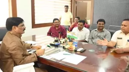 गोमिया: मंत्री योगेंद्र प्रसाद ने गोमिया समेत कई स्थानों के लोगों की समस्याएं सुनीं