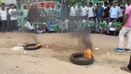 ଧର୍ମଶାଳା: ନାରୀ ନିର୍ଯାତନା ପ୍ରସଙ୍ଗକୁ ନେଇ ଆନ୍ଦୋଳନକୁ ଓହ୍ଲାଇଲା ଧର୍ମଶାଳା ଯୁବ ଛାତ୍ର ବିଜେଡି, ଧର୍ମଶାଳା ମହାବିଦ୍ୟାଳୟ ସମ୍ମୁଖରେ କଲା ପ୍ରତିବାଦ