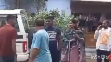 इटारसी: इटारसी नगर पालिका CMO ने नाला मोहल्ला क्षेत्र का निरीक्षण किया, कर्मचारियों को सफाई के निर्देश दिए